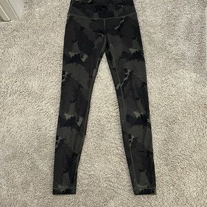 Size 6 Camo lulu leggings